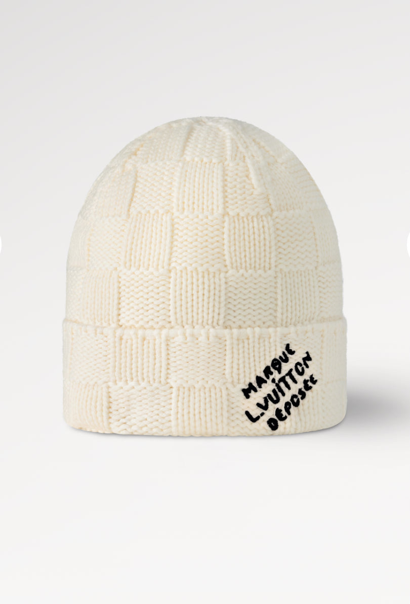 Bonnet blanc déposé